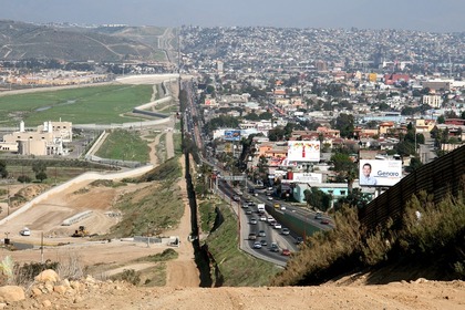 Мексико ограничава преминаването през сухопътните си граници от 19 март до 21 април